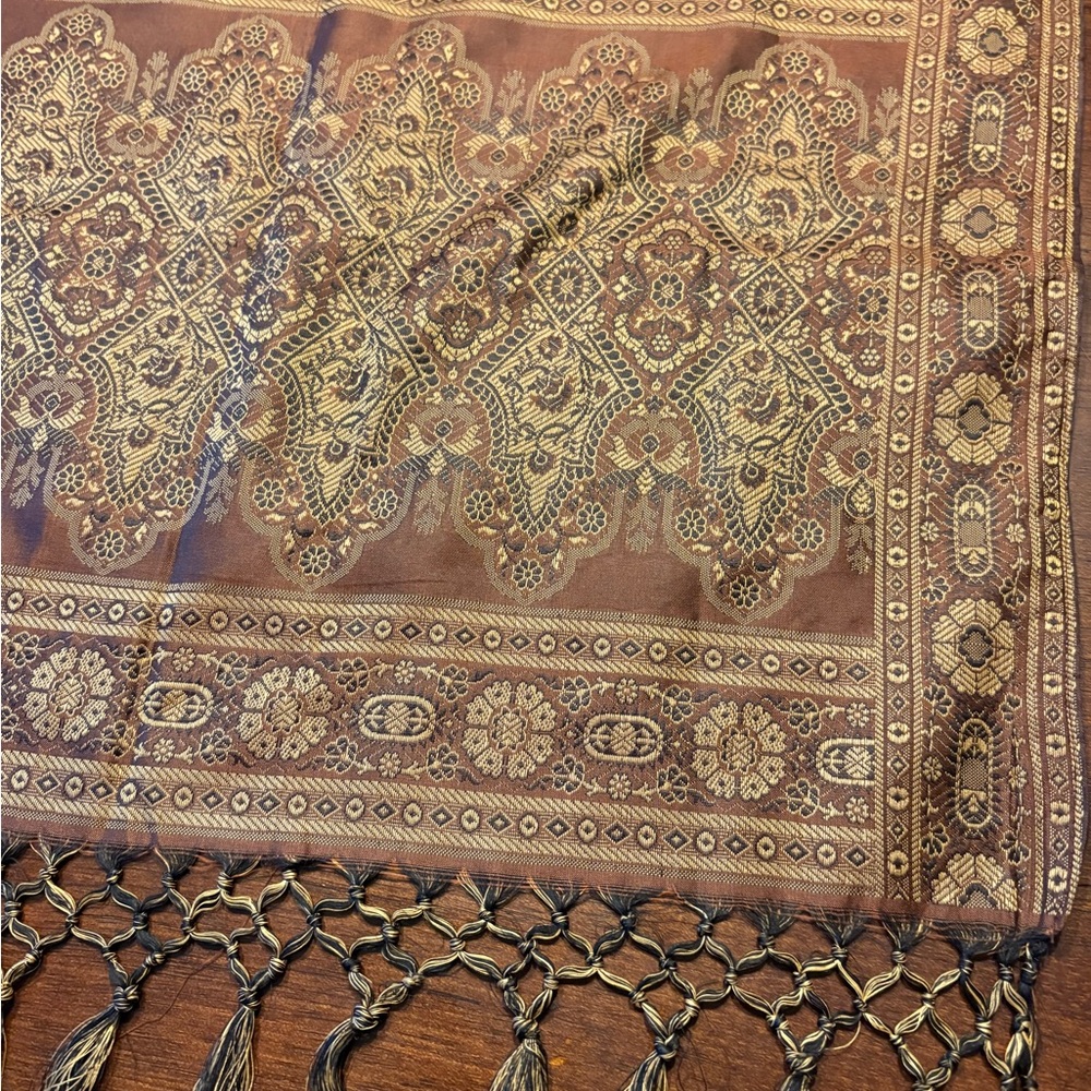 Elegant Brown Table Runner - Picture 2 of 3